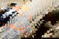 שורד השבי שגב כלפון בכותל המערבי