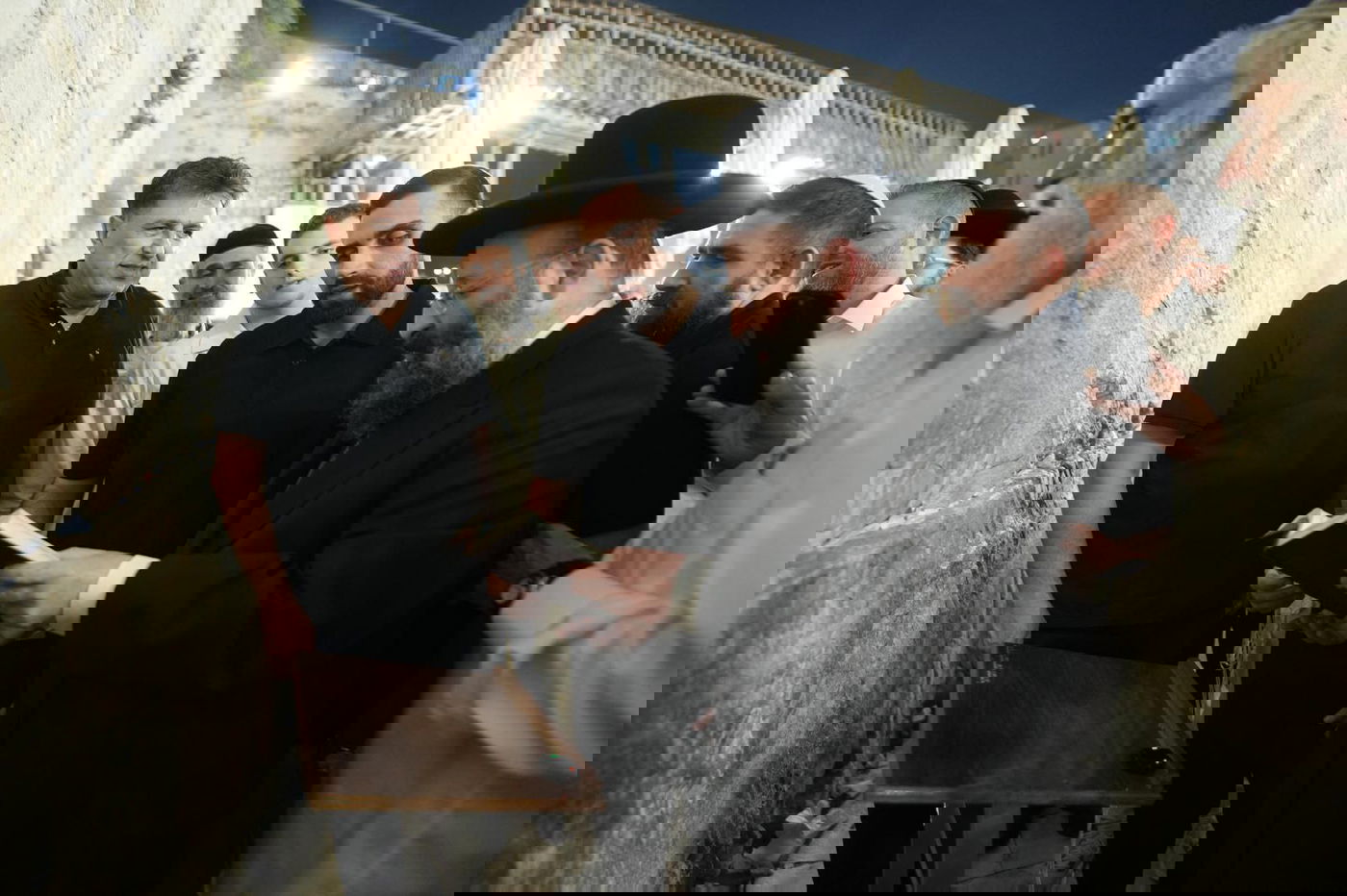 שורד השבי שגב כלפון בכותל המערבי