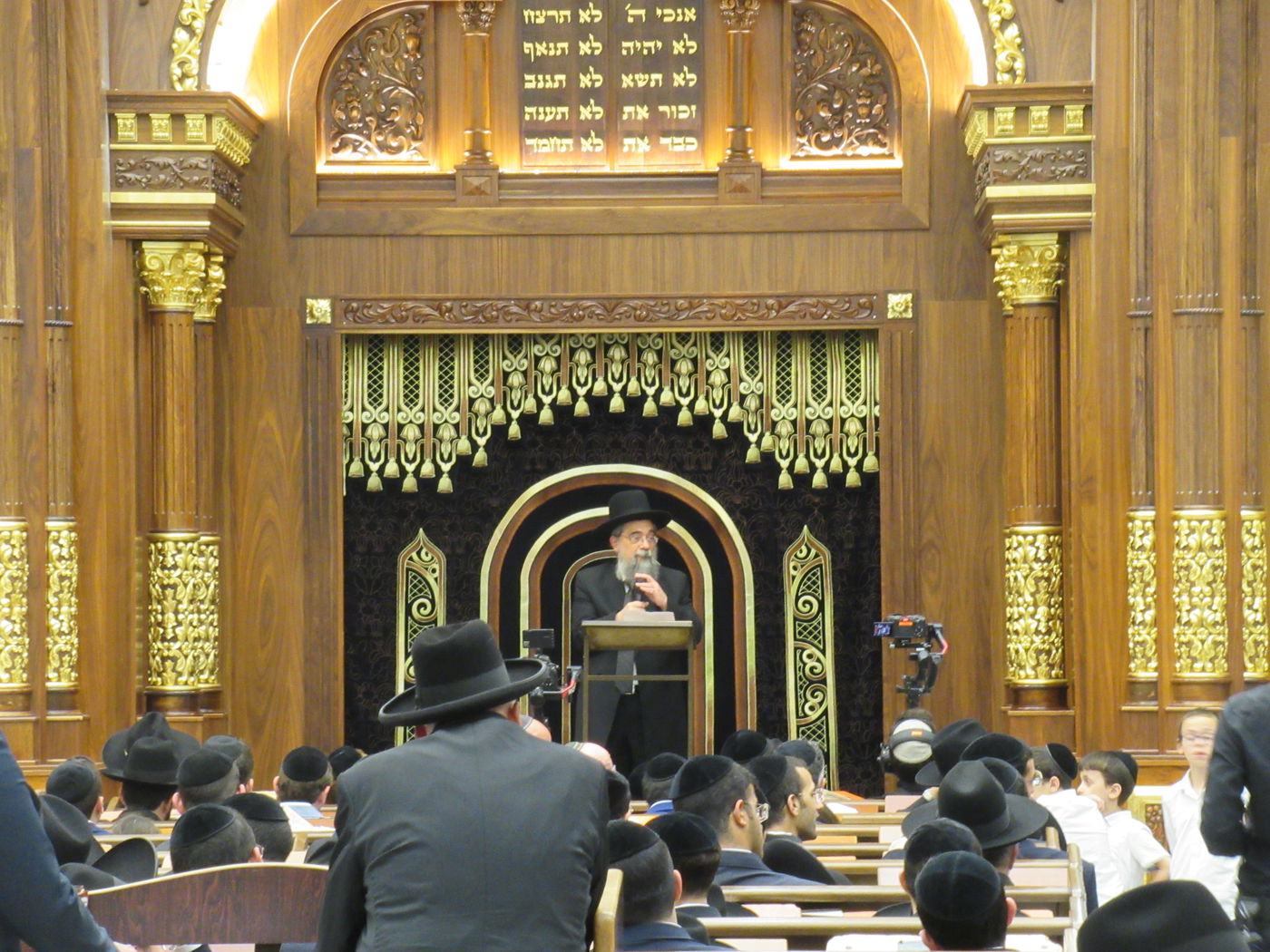 הכנסת ס"ת וחנוכת ארון הקודש בישיבת 'משכנות התורה'