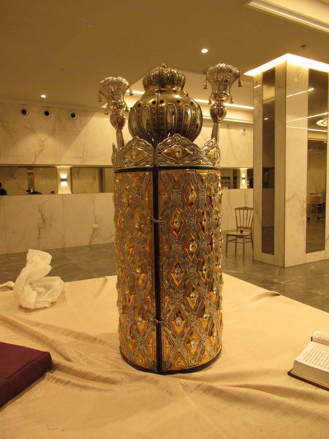 הכנסת ס"ת וחנוכת ארון הקודש בישיבת 'משכנות התורה'