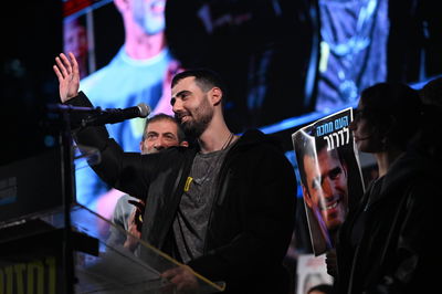 "הצמיד לי רובה לראש ואיים": שורד השבי בעדות מטלטלת על התקיפה החמורה שעבר בשבי