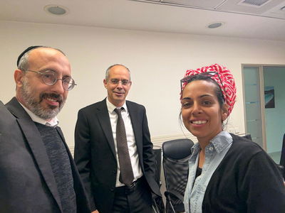 איילת עם עורכי הדין משה פולסקי ועדי קידר