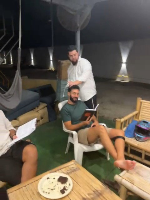 בבית חב"ד המקומי אומרים תהלים, הערב