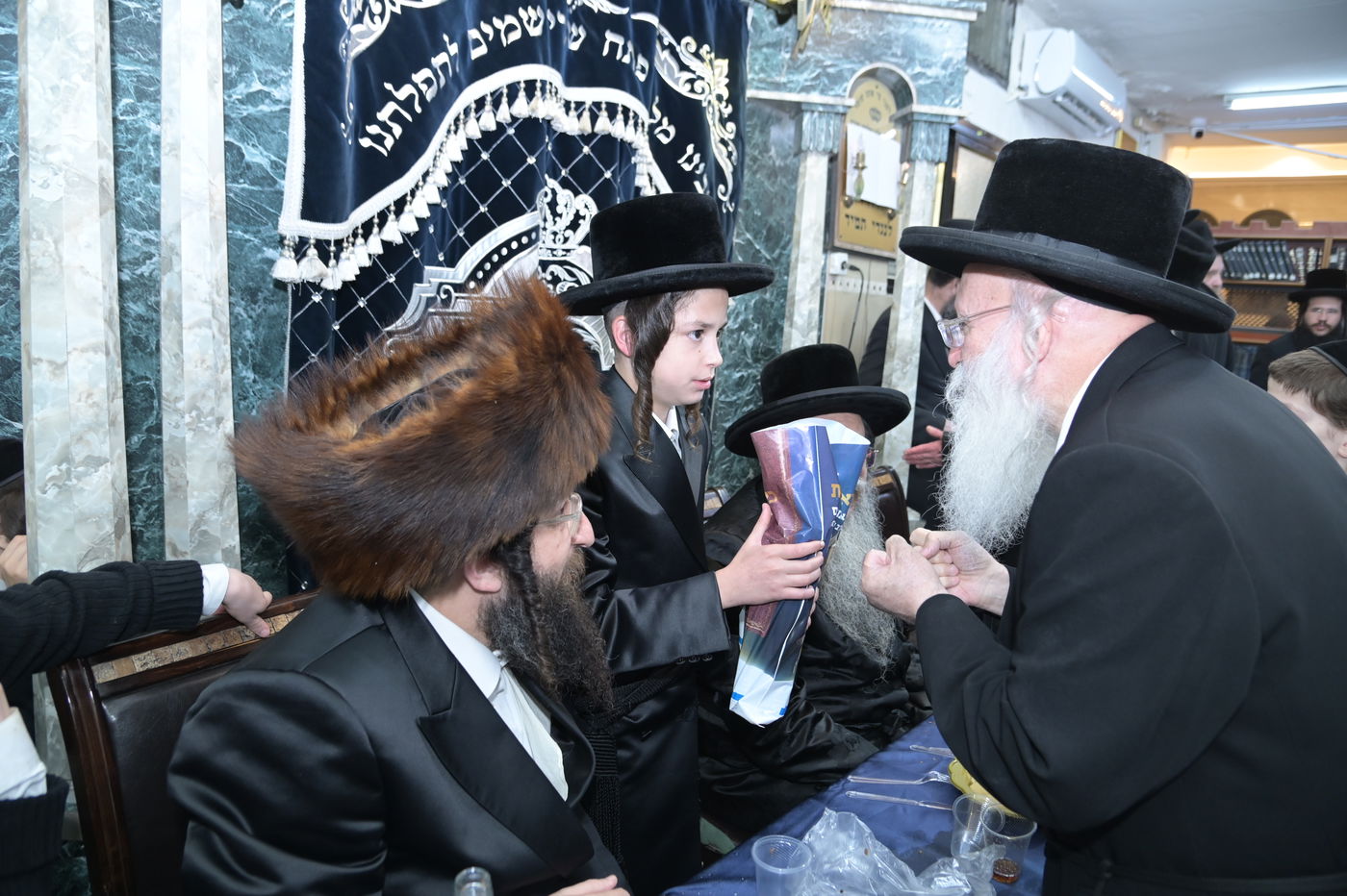 שמחת בר המצווה לבן אב"ד מאקאווא בני ברק