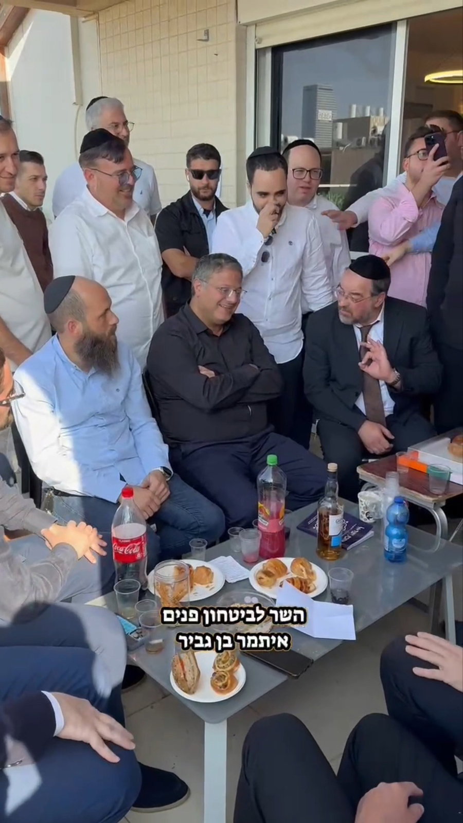 תיעוד משבעת ימי האבל בבית משפחת סולומון בבני ברק