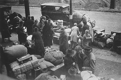 הגעה לבניין האכסניה ברחוב מורווידנשטראסה