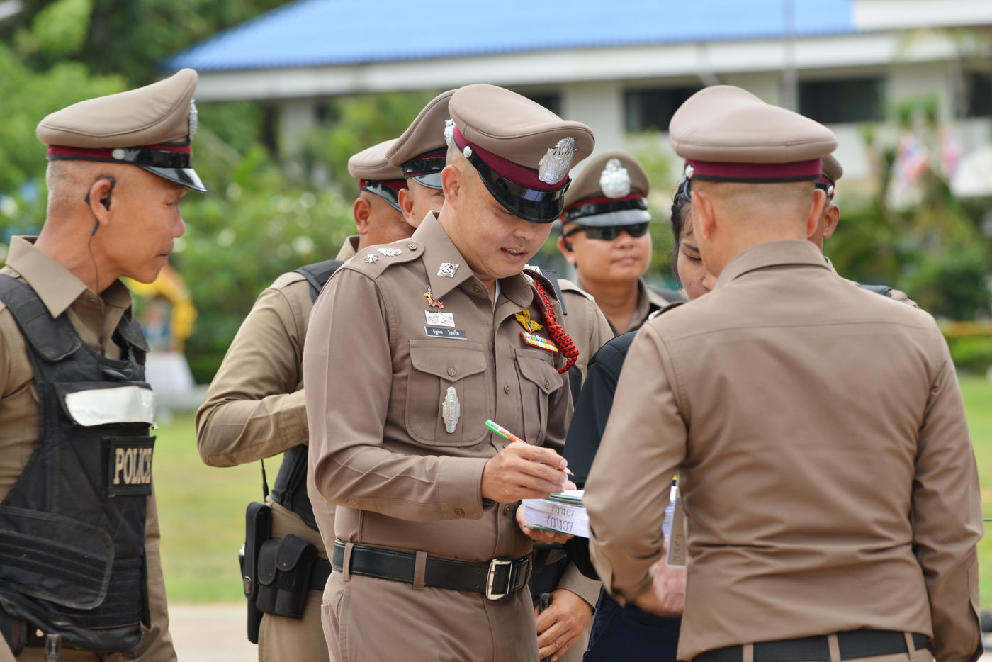 הקפידו על לבוש מלא,אחרת תקבלו דו"ח. שוטרים בתאילנד