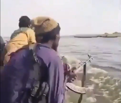 טרור הזומבים והנשק הישראלי: קרב סירות של חמולות בניגריה • צפו