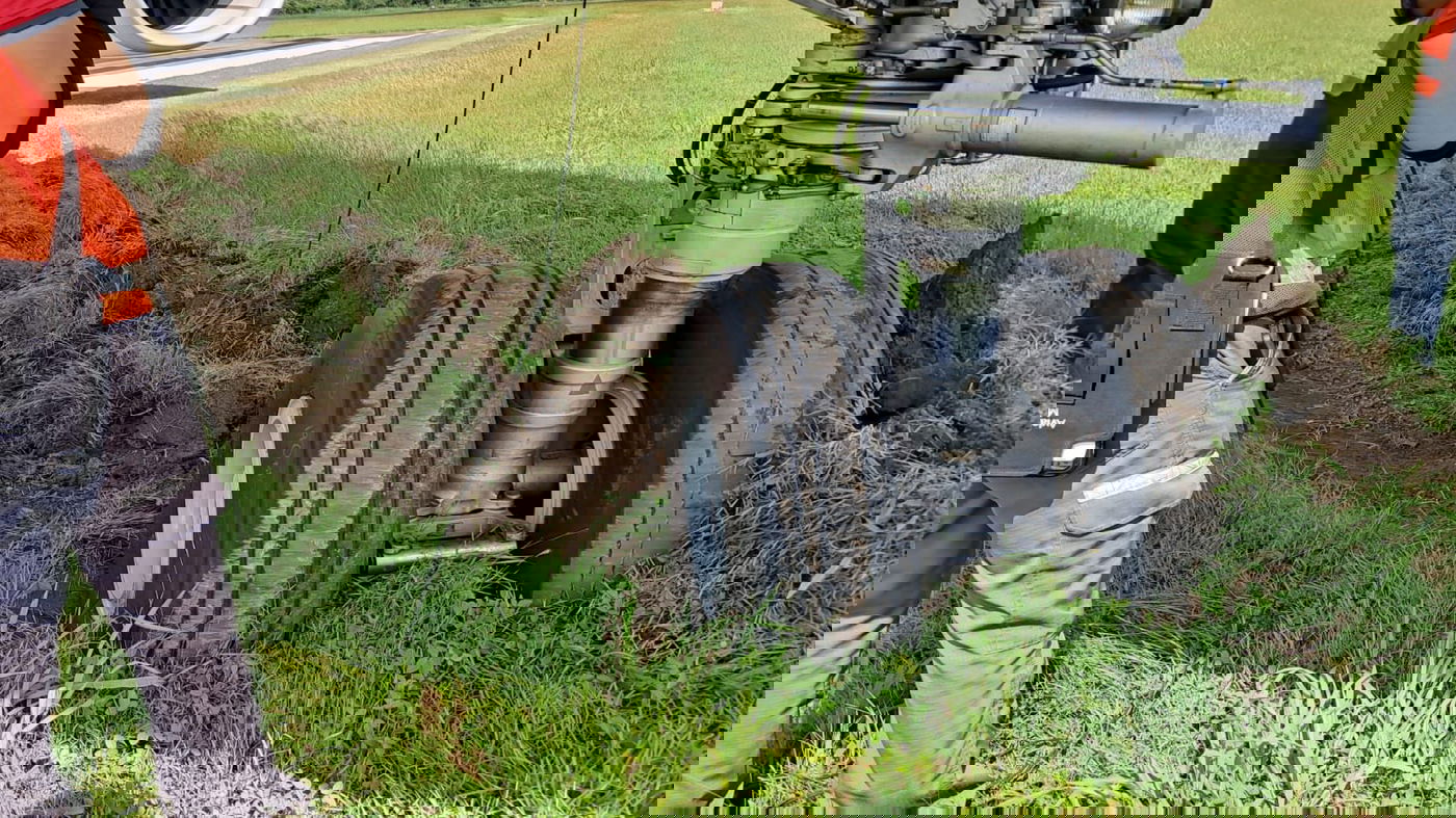 המטוס סטה אל הדשא