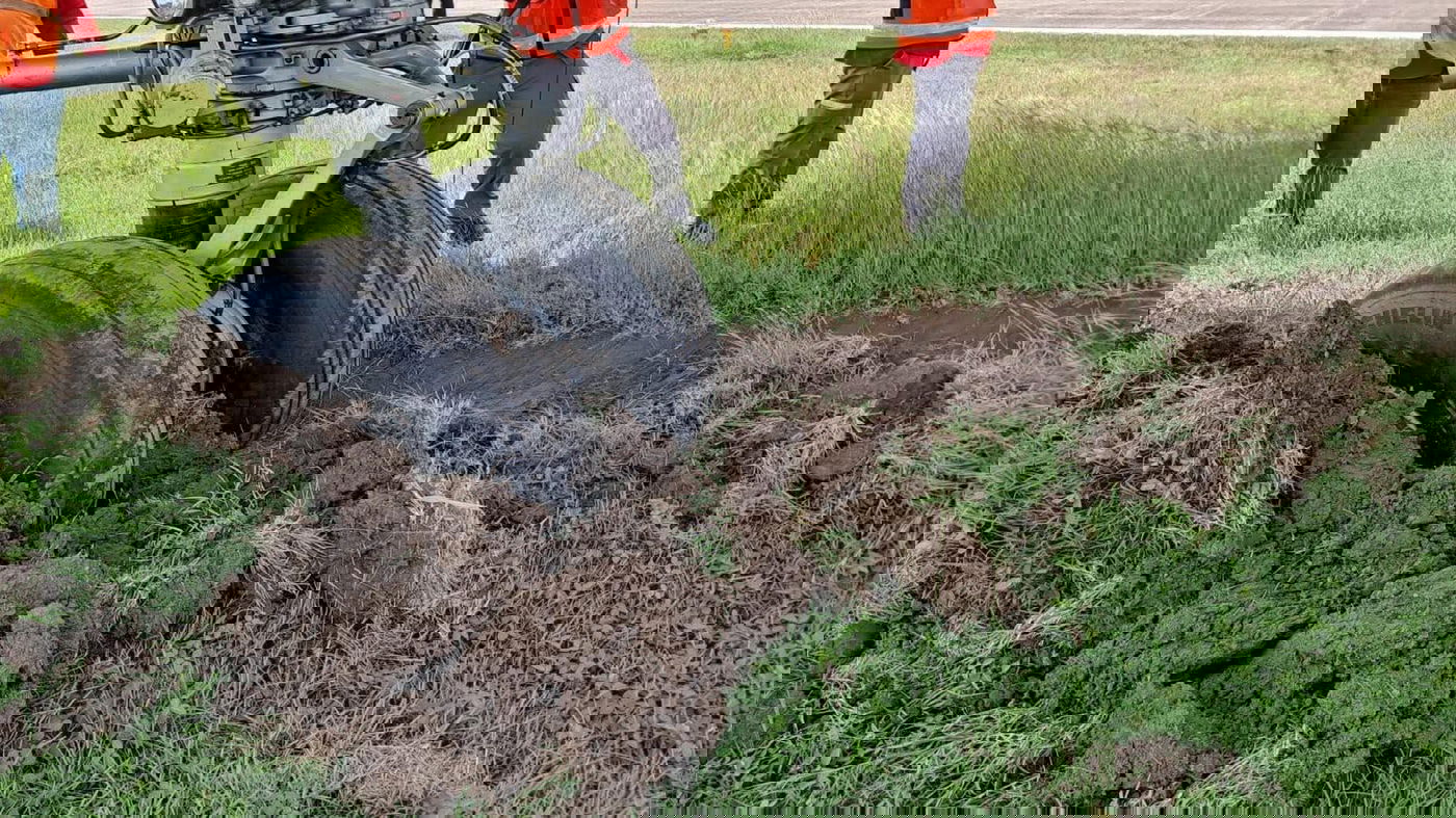 המטוס סטה אל הדשא