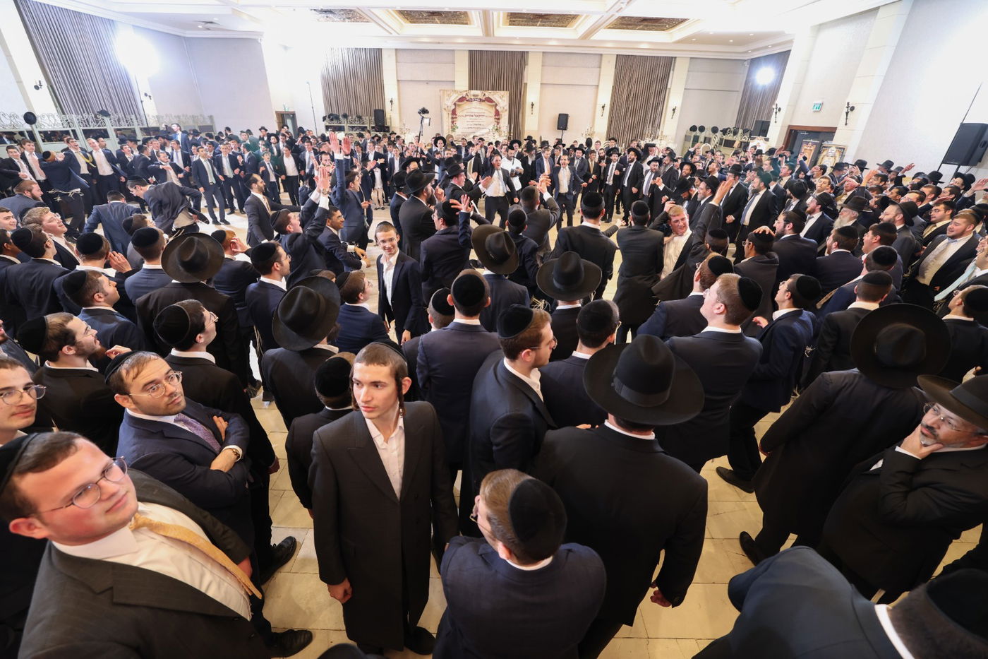 שמחת נישואי בן הגאון רבי יחזקאל אתרוג 