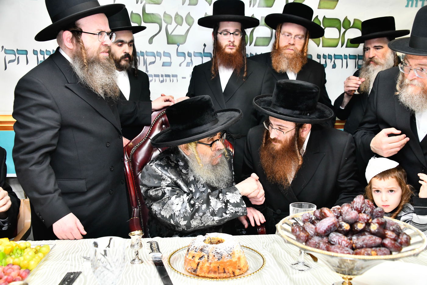 האדמו"ר מסאטמר במעמד יציקת היסודות בטלזסטון