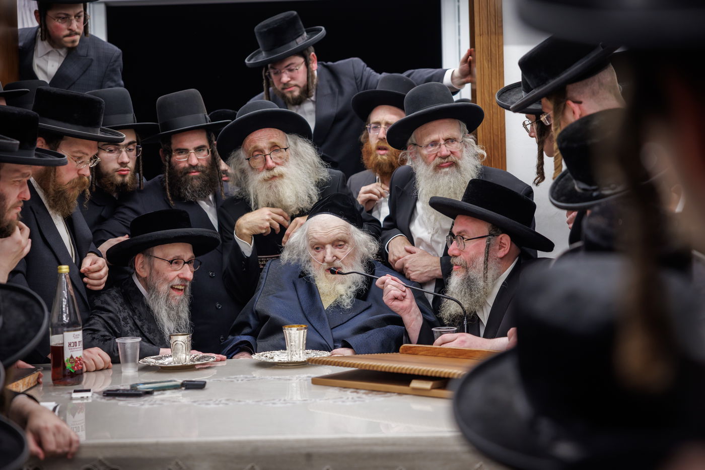 הגה"צ רבי געציל ברקוביץ ורבני סאטמר בשיעורו השבועי של הגר"מ שטרנבוך