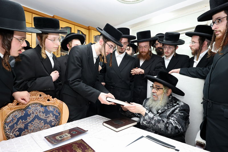 האדמו"ר מסאטמר בביקור בבית שמש