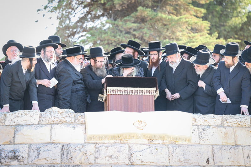 האדמו"ר מסאטמר בתפילה בהר הצופים