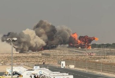 תיעוד דרמטי בדובאי: מטוס קרב הודי התרסק במהלך מפגן – הטייס נהרג