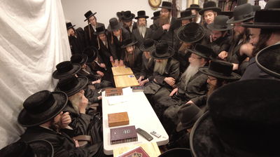 האדמו"ר מטאהש בנילום אבלים אצל האדמו"ר מזידיטשויב פרעמיסלא