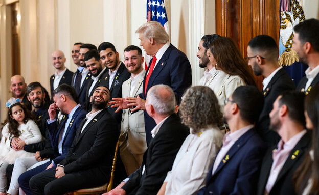 טראמפ עם שורדי השבי