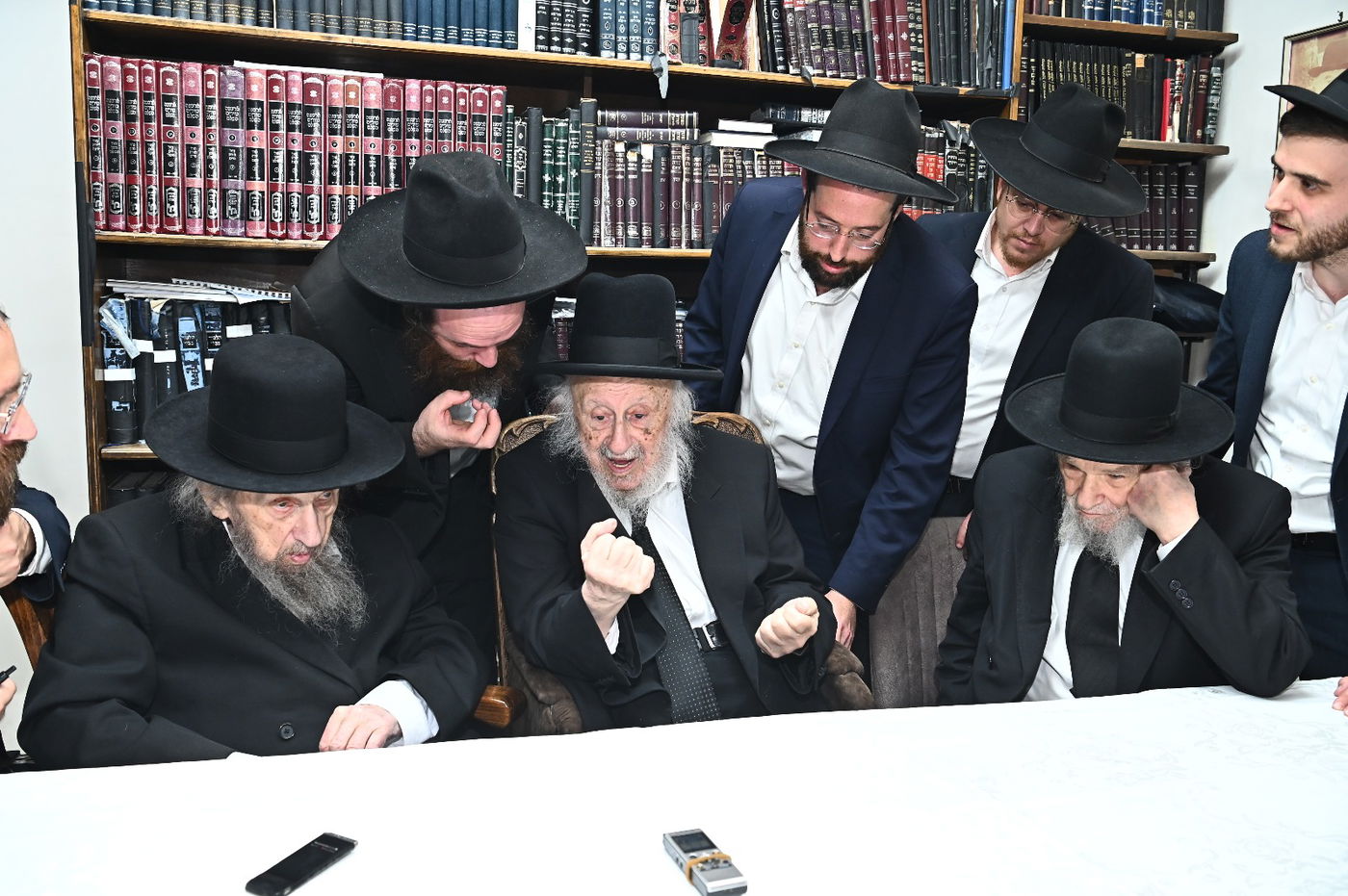 גדולי ישראל ביום חמישי האחרון במעונו של הגרב"ד פוברסקי