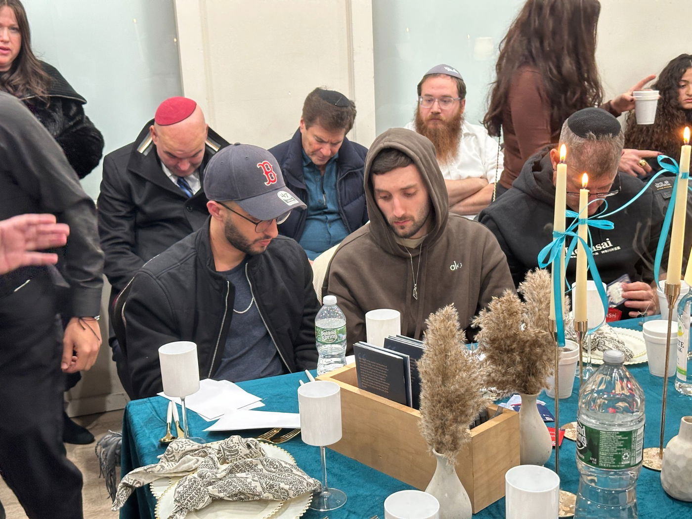 "זה כל כך מיוחד": ארבעת ניצולי השבי סגרו מעגל בתפילה מרגשת