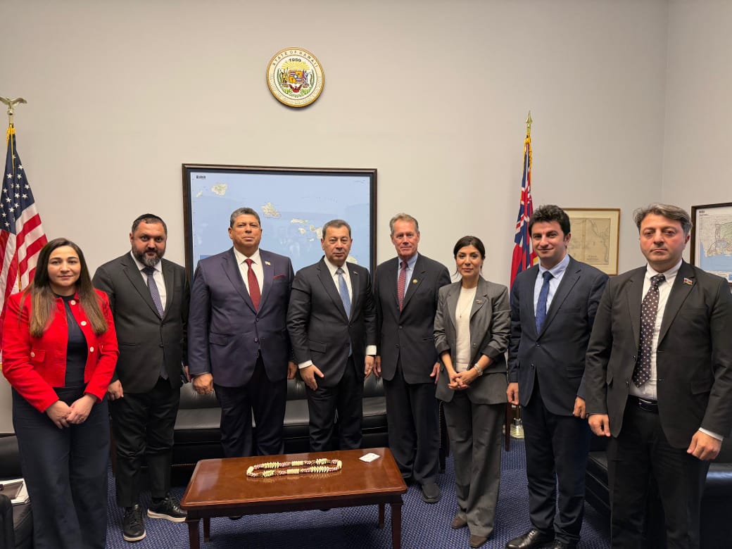 המשלחת של חברי הפרלמנט עם הרב איסייב בארה"ב