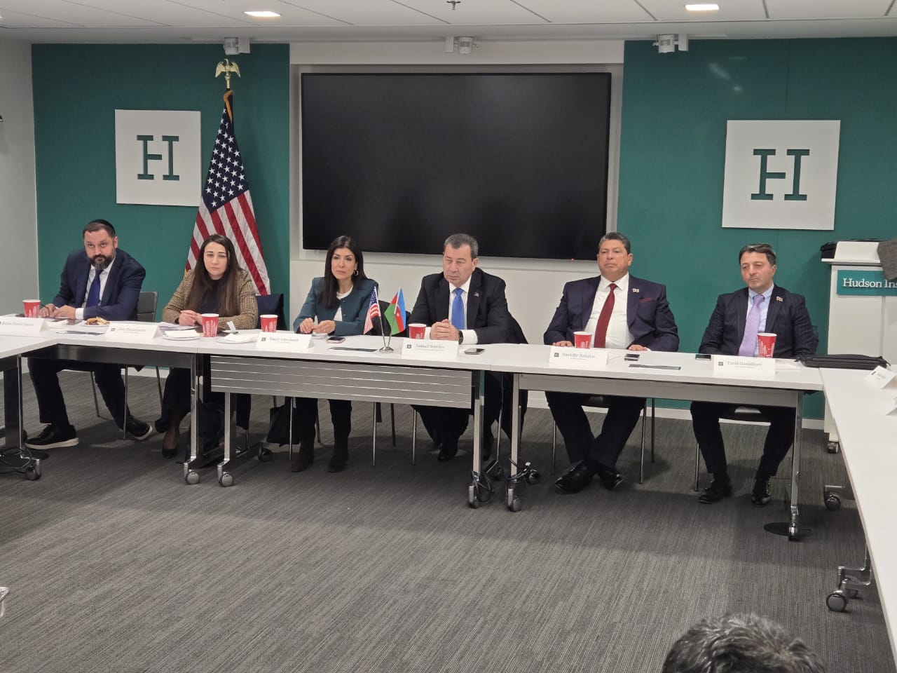 המשלחת של חברי הפרלמנט עם הרב איסייב בארה"ב