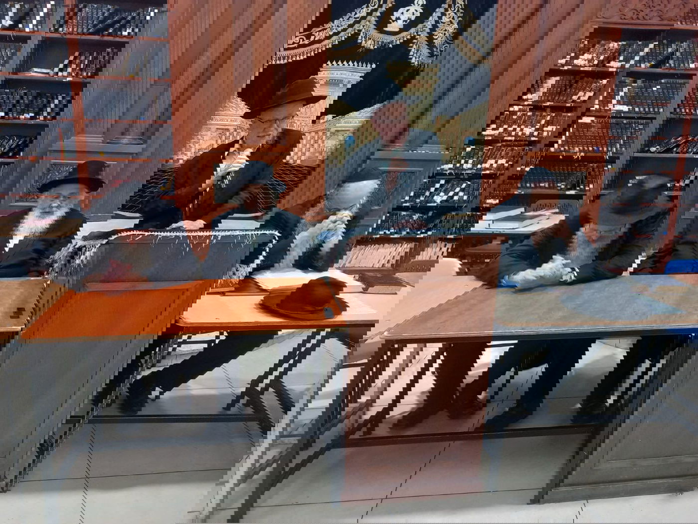 בעקבות מעצר בחורים: סבב ביקור חריג של בכירי רבני חב"ד בישיבות