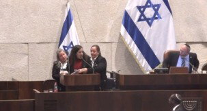 מהומה במליאה: לזימי סולקה בכוח מהדוכן בעקבות דבריה, "יש גבול!" | צפו