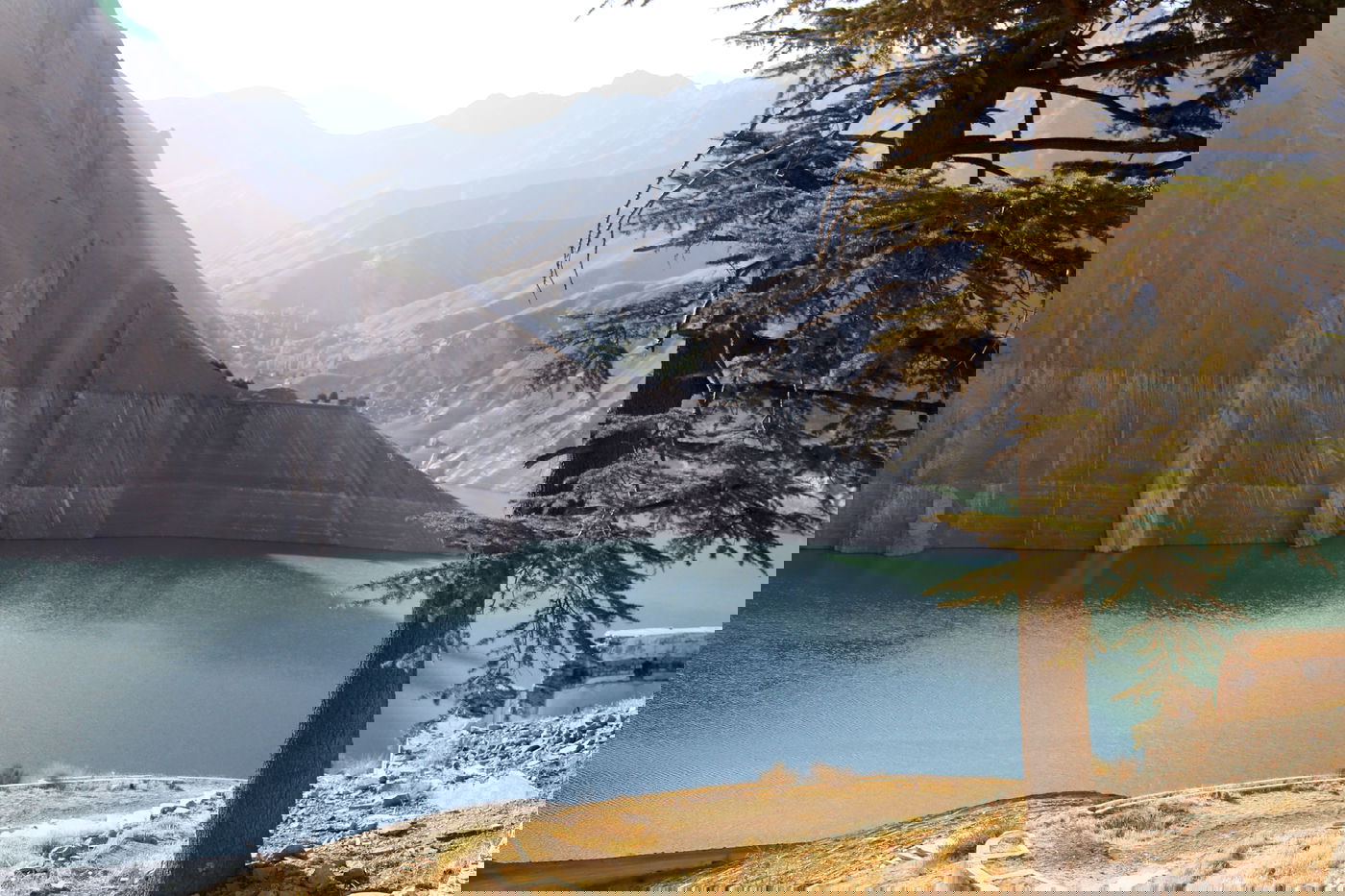 הסכר בימים יפים יותר