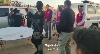 המחבלים תיעדו עצמם ב"טקס מסירה" מעבירים את החלל החטוף