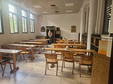 בית הכנסת מגורים בתל אביב בו נערכה הבוררות הקודמת בין הגיסים הגאונים רבי אליעזר כהנמן ורבי שמואל מרקוביץ