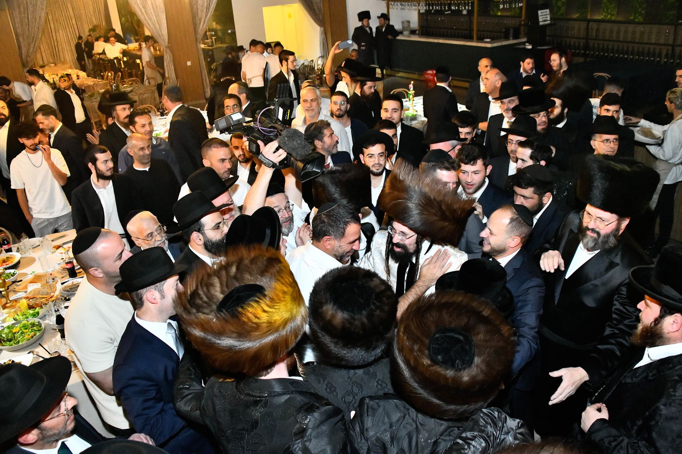 בר המצווה לבן האדמו"ר ממעז'יבוז'