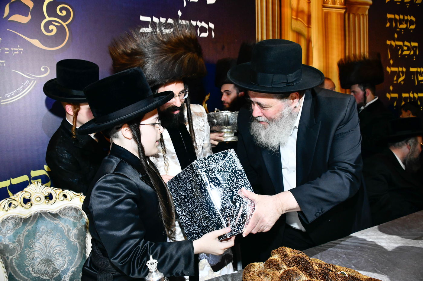 בר המצווה לבן האדמו"ר ממעז'יבוז'