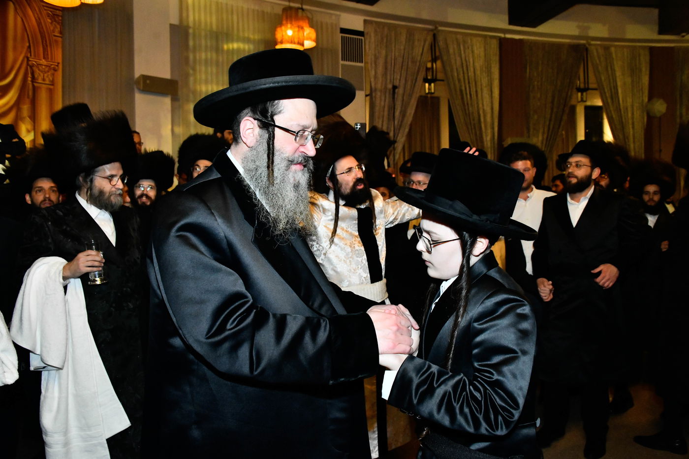 בר המצווה לבן האדמו"ר ממעז'יבוז'