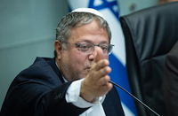 בן גביר פותח מבערים על היועמ"שית: "לא סופר אותך, את עבריינית"