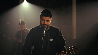 חיים גורי בביצוע חדש ומרגש: "מבורך"