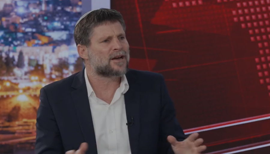 סמוטריץ' פותח מבערים על גפני: "למה לא לאפשר למשפחה חרדית טוסט עם גבנ"צ?"