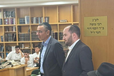 אבי לוי בביקורו בישיבה