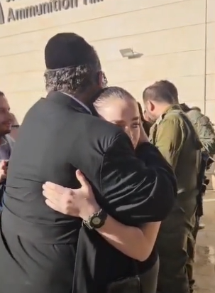 הרב אינדורסקי עם בתו 