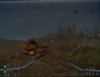 חייל רוסי העמיד פני מת כדי להינצל מכטב"ם תקיפה אוקראיני - עד שעשה טעות גורלית | צפו