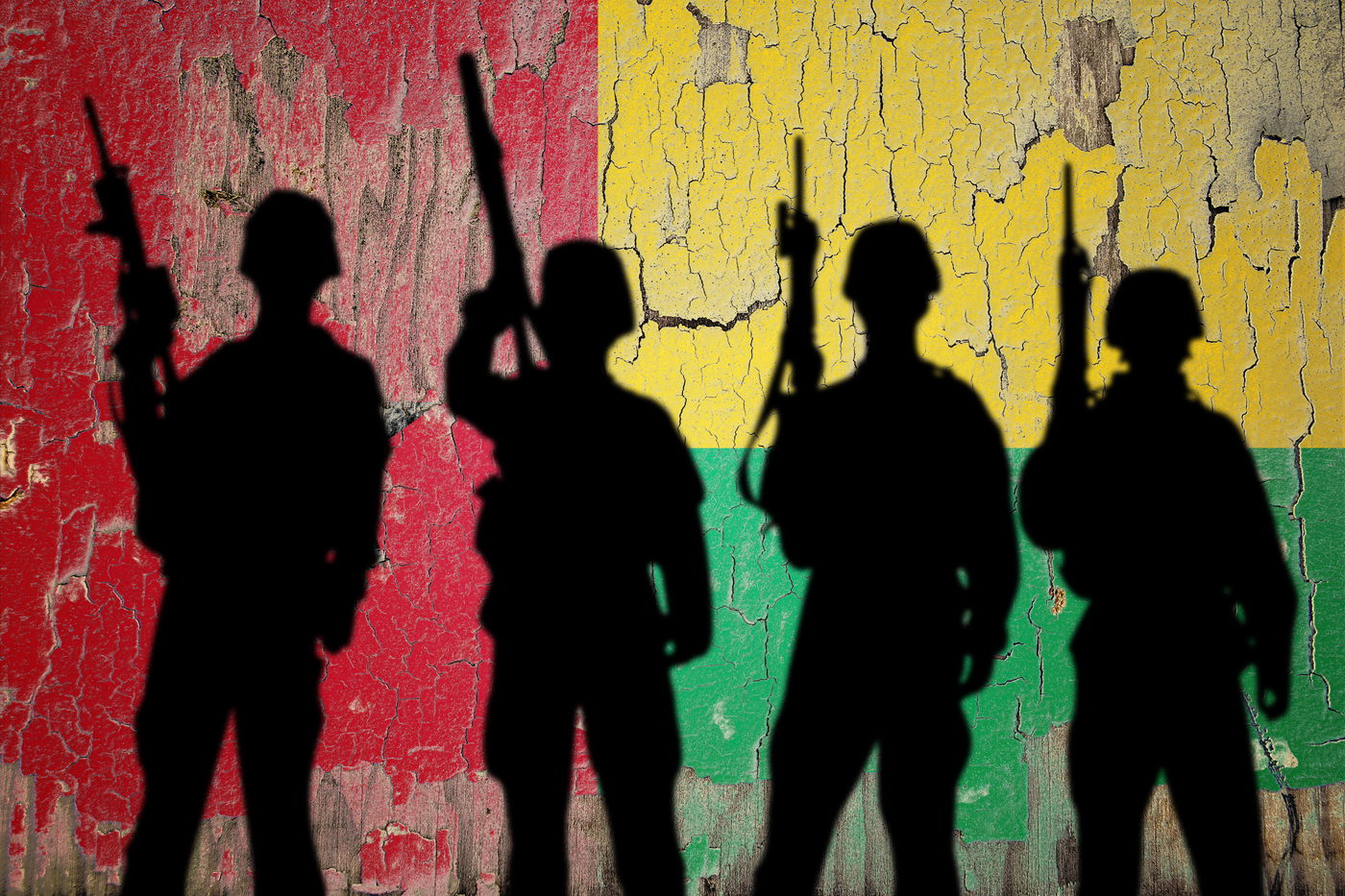 צללית חיילים על רקע דגל גינאה-ביסאו