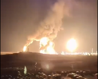 פיצוצים וכדורי אש ענקיים: מרכז אנרגיה בכורדיסטן עולה באש לאחר מתקפת כטב"מים