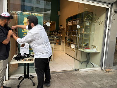 דוכן תפילין בטיילת, עמדות זיכרון ו"באר מרים": ההנצחה החרדית לראשת העיר