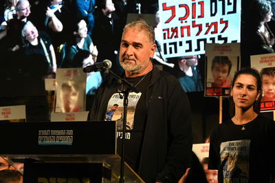 "די, מספיק כאב ופצעים פתוחים": אביו של החטוף הישראלי האחרון זעק