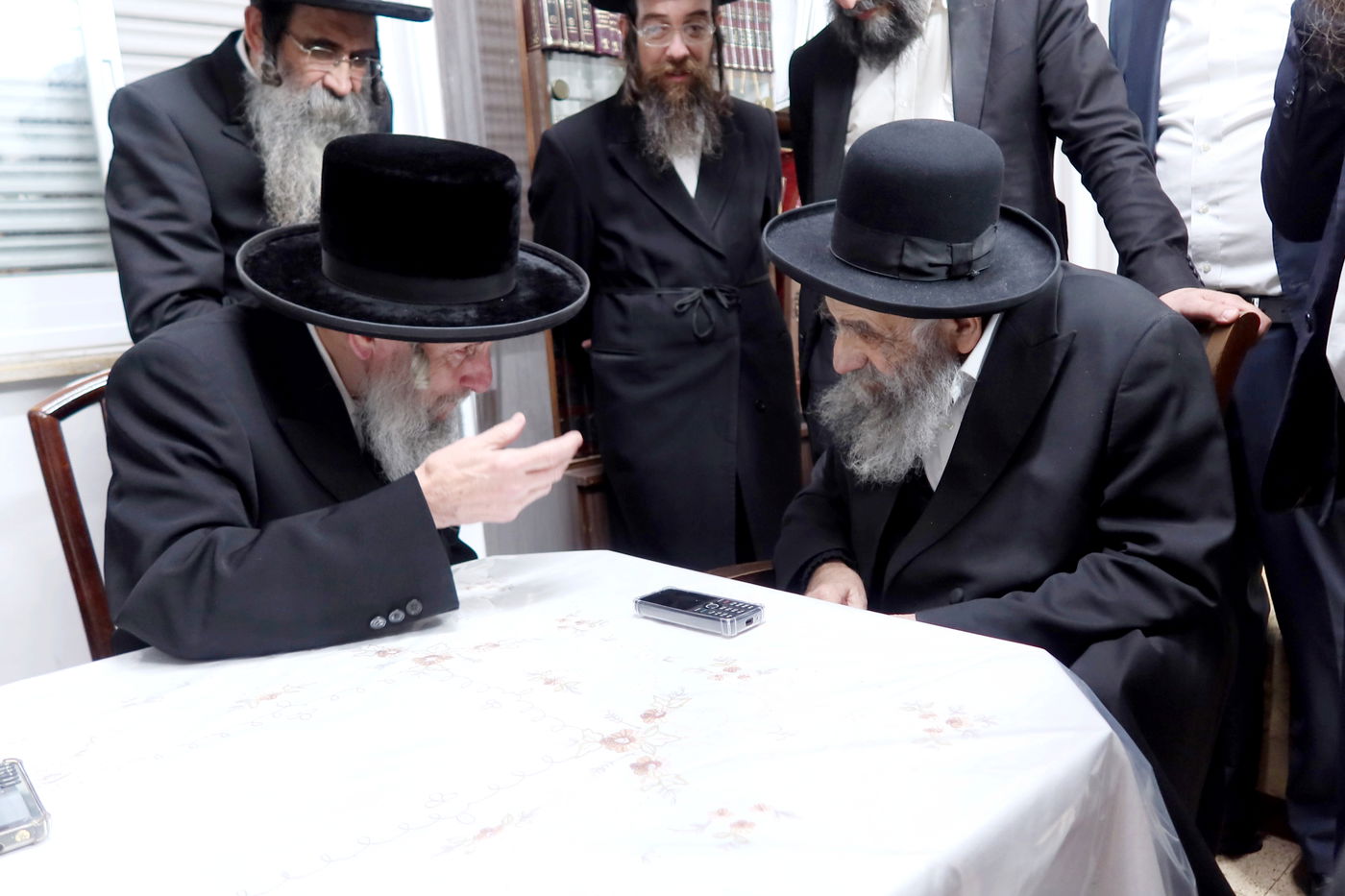 האדמו"ר מסלאנים בביקור אצל הגר"מ צדקה