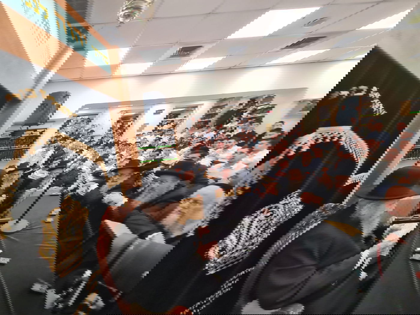 ראש הישיבה בשיחה בישיבה הערב