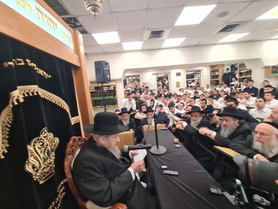 ראש הישיבה בשיחה בישיבה הערב