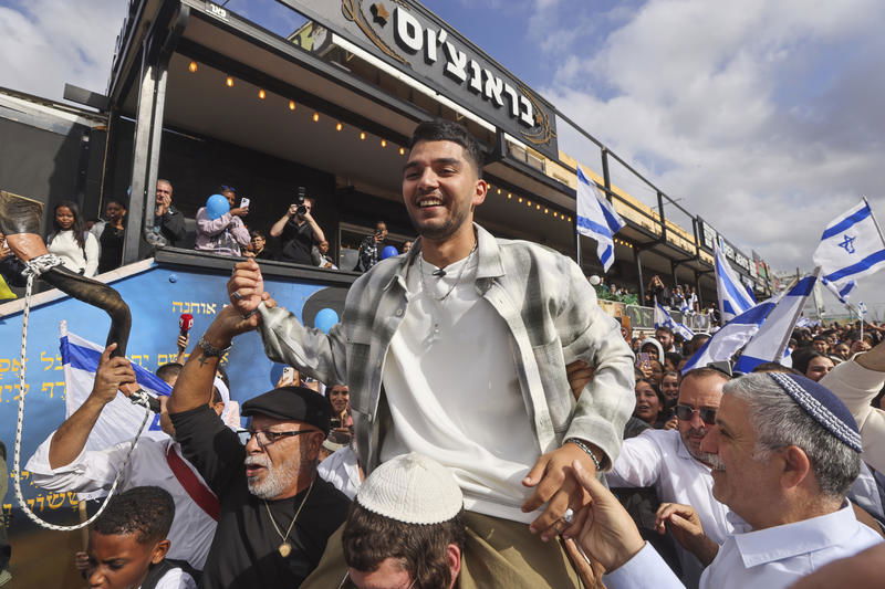 מאות יצאו לרחובות: קבלת הפנים המרגשת ליוסף חיים אוחנה ליד ביתו