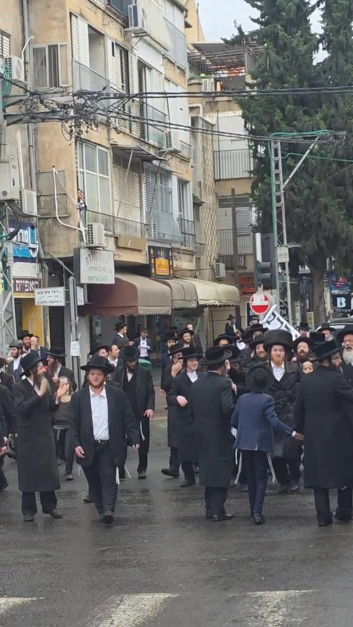 קבלת פנים לאברך האסיר אלעזר צדוק קופמן ברחובות בני ברק