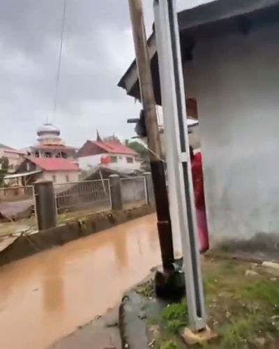 אסון באינדונזיה: מאות קורבנות ועשרות אלפי מפונים | תיעוד מחריד